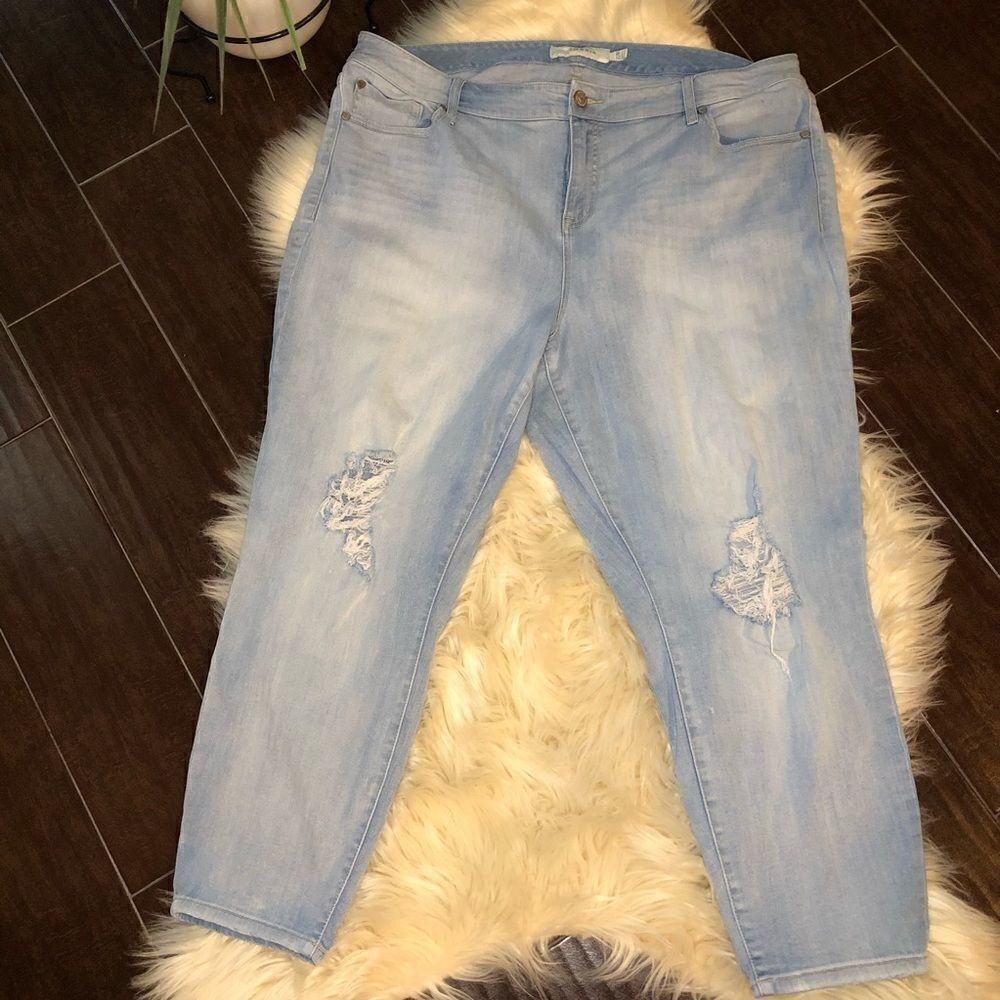 Torrid stonewashed distressed ankle denim size 22